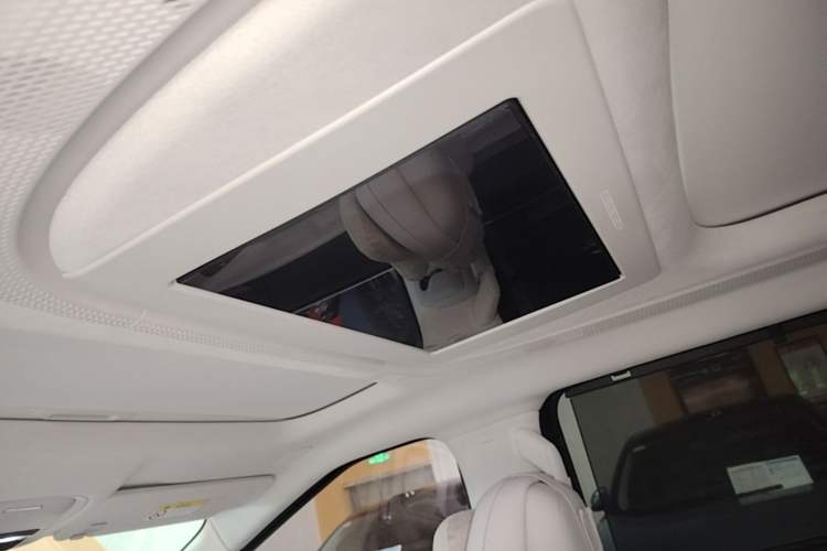 Used XPeng X9 2024 702 Ultra-Long Range Max Headliner