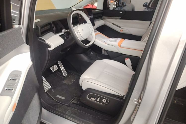 Used XPeng X9 2024 702 Ultra-Long Range Max Left Front Seat