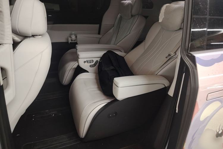 Used XPeng X9 2024 702 Ultra-Long Range Max Left Rear Seat
