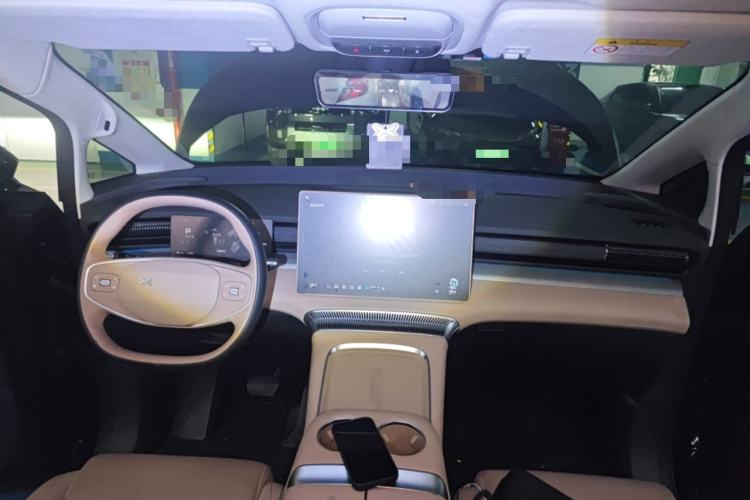 Used XPeng X9 2024 702 Ultra-Long Range Max Center Console