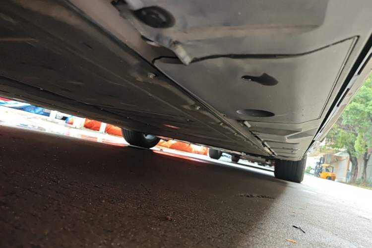 Used XPeng X9 2024 610 Long-Range Pro Chassis Rear Right