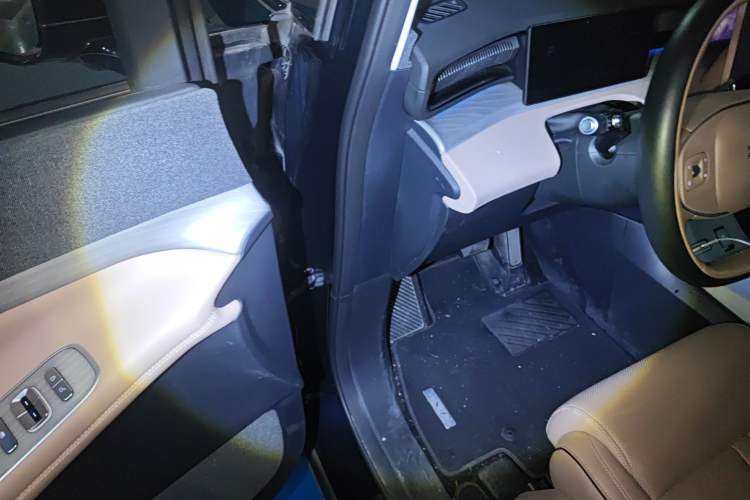 Used XPeng X9 2024 702 Ultra-Long Range Max Driver Seat