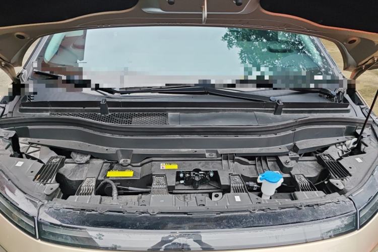 Used XPeng X9 2024 610 Long-Range Pro Engine Bay