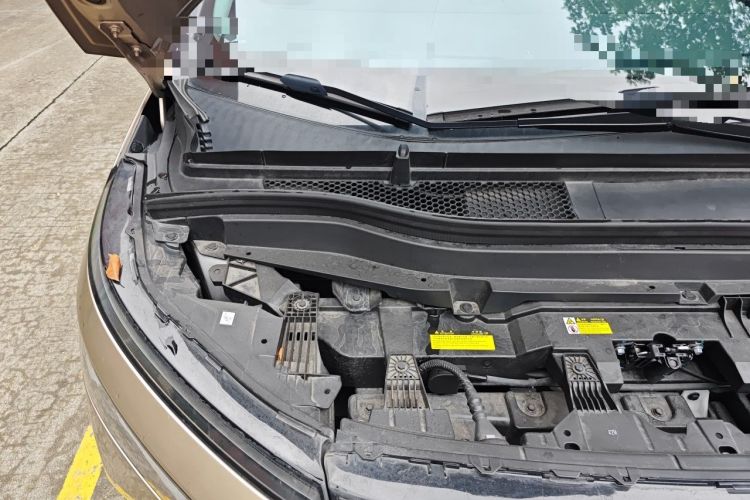 Used XPeng X9 2024 610 Long-Range Pro Engine Bay Right