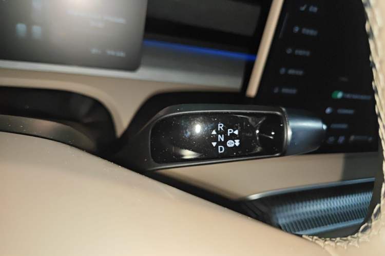 Used XPeng X9 2024 702 Ultra-Long Range Max Gear Lever