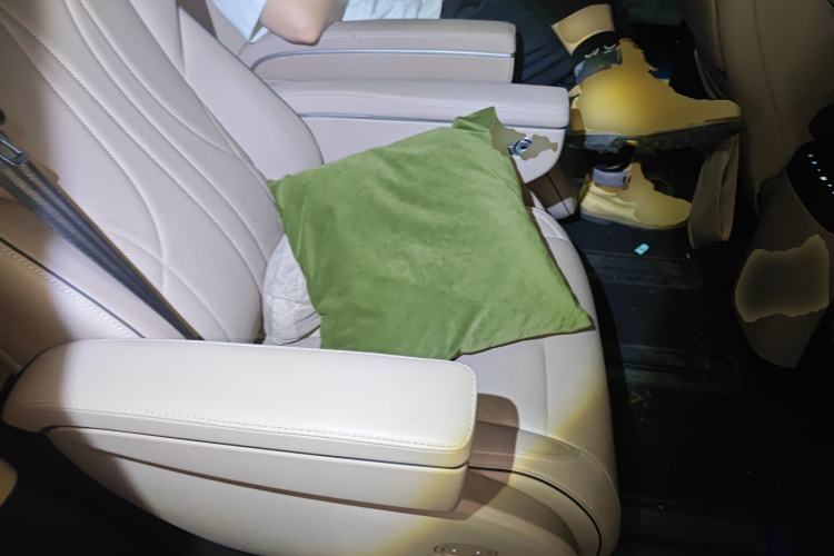 Used XPeng X9 2024 702 Ultra-Long Range Max Left Rear Seat