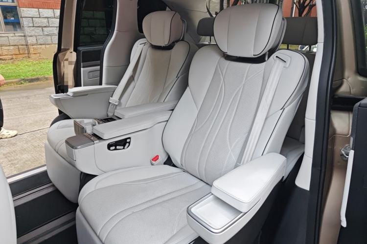 Used XPeng X9 2024 610 Long-Range Pro Left Rear Seat