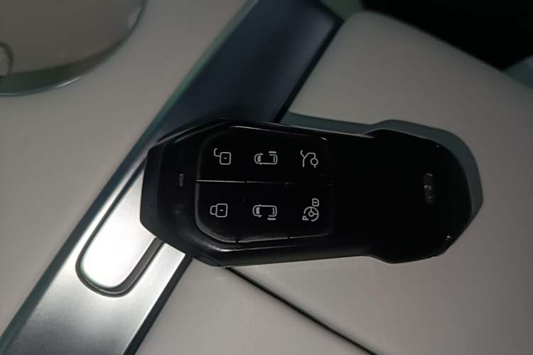 Used XPeng X9 2024 640 All-Wheel Drive High-Performance Max Interior 1
