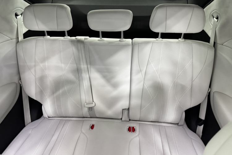 Used XPeng X9 2024 640 All-Wheel Drive High-Performance Max Interior 6