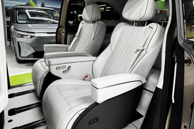 Used XPeng X9 2024 640 All-Wheel Drive High-Performance Max Interior 7