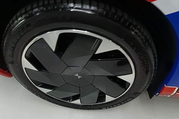 Used XPeng X9 2024 640 All-Wheel Drive High-Performance Max Right Rear Wheel Hub