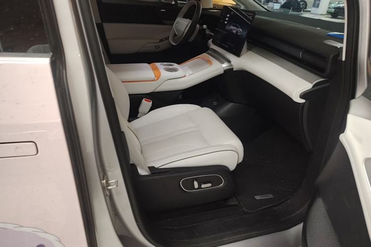 Used XPeng X9 2024 702 Ultra-Long Range Max Right Front Seat