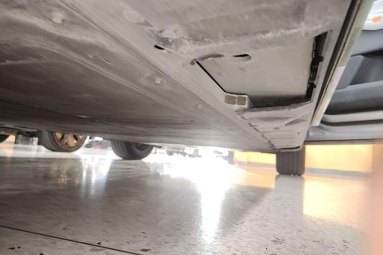 Used XPeng X9 2024 702 Ultra-Long Range Max Right Side Sill