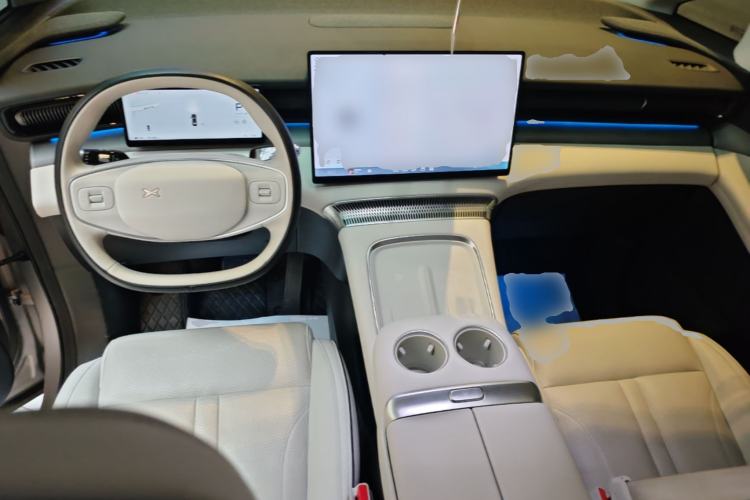 Used XPeng X9 2024 610 Long-Range Pro Center Console