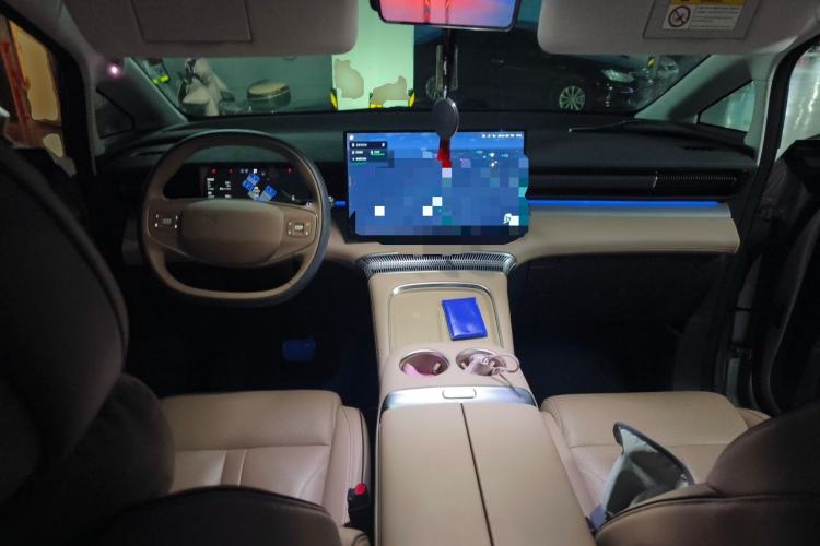 Used XPeng X9 2024 610 Long-Range Pro Center Console