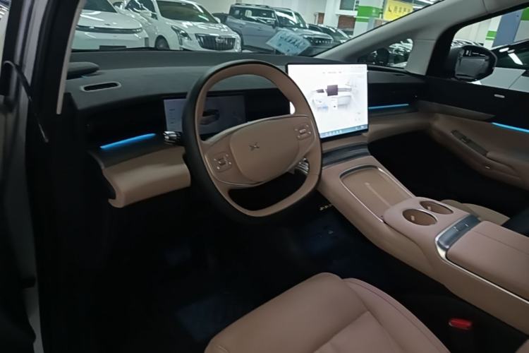 Used XPeng X9 2024 702 Ultra-Long Range Max Center Console