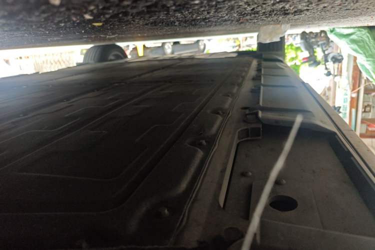 Used XPeng X9 2024 610 Long-Range Pro Chassis Front Right