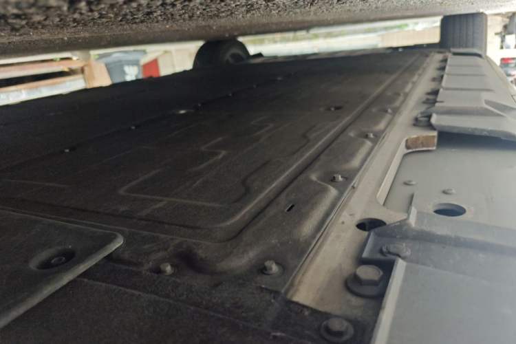 Used XPeng X9 2024 610 Long-Range Pro Chassis Rear Left