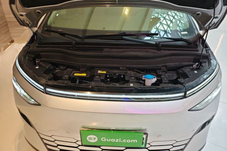 Used XPeng X9 2024 610 Long-Range Pro Engine Bay