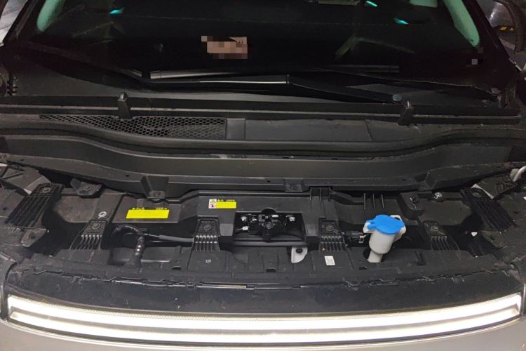 Used XPeng X9 2024 610 Long-Range Pro Engine Bay