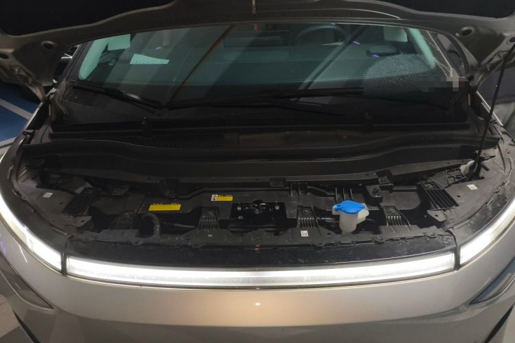 Used XPeng X9 2024 610 Long-Range Pro Engine Bay
