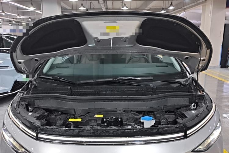 Used XPeng X9 2024 610 Long-Range Pro Engine Bay