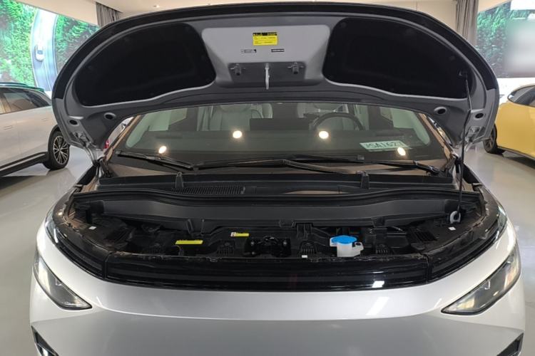 Used XPeng X9 2024 702 Ultra-Long Range Pro Engine Bay