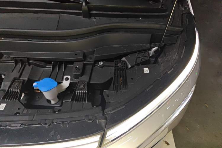 Used XPeng X9 2024 610 Long-Range Pro Engine Bay Left