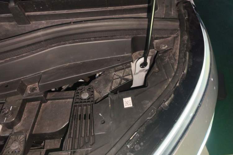 Used XPeng X9 2024 610 Long-Range Pro Engine Bay Left