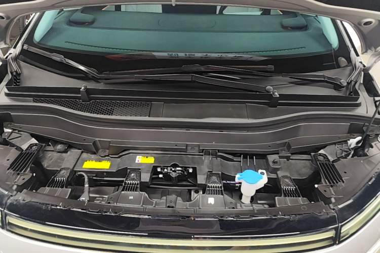 Used XPeng X9 2024 702 Ultra-Long Range Max Engine Bay
