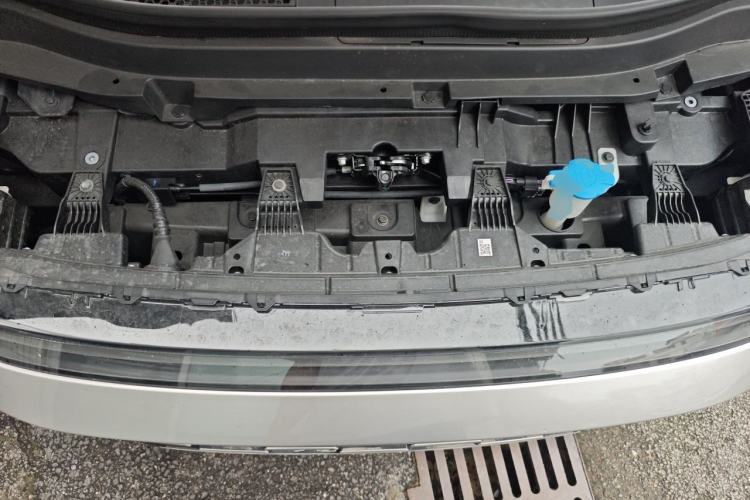 Used XPeng X9 2024 610 Long-Range Pro Engine Bay