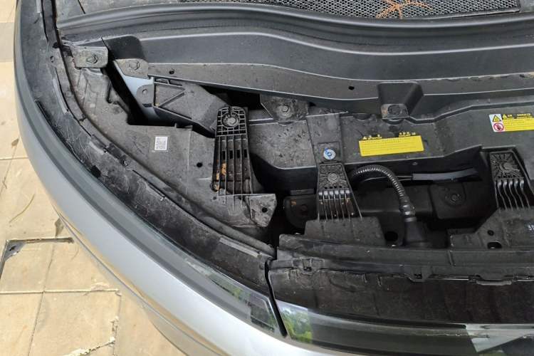 Used XPeng X9 2024 610 Long-Range Max Engine Bay Right