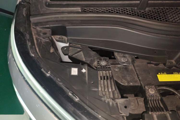 Used XPeng X9 2024 610 Long-Range Pro Engine Bay Right
