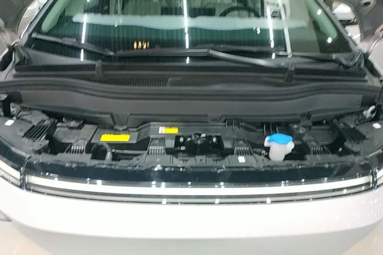 Used XPeng X9 2024 702 Ultra-Long Range Pro Engine Bay