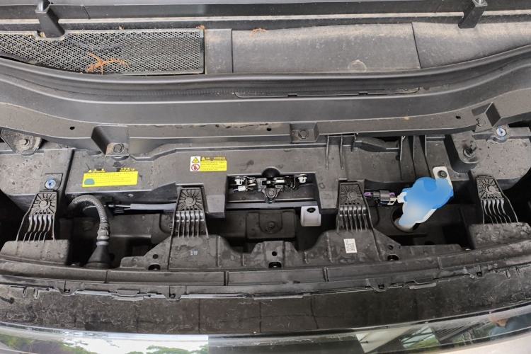 Used XPeng X9 2024 610 Long-Range Max Engine Bay