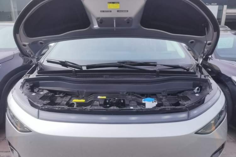 Used XPeng X9 2024 640 All-Wheel Drive High-Performance Max Engine Bay