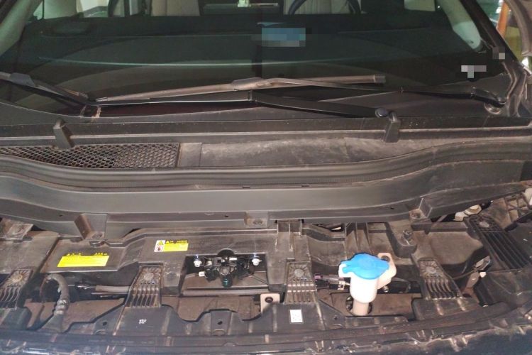 Used XPeng X9 2024 610 Long-Range Pro Engine Bay