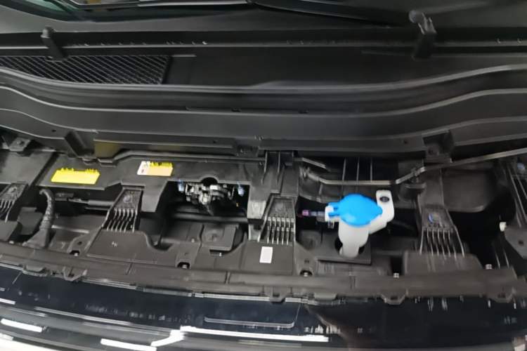 Used XPeng X9 2024 702 Ultra-Long Range Max Engine Bay