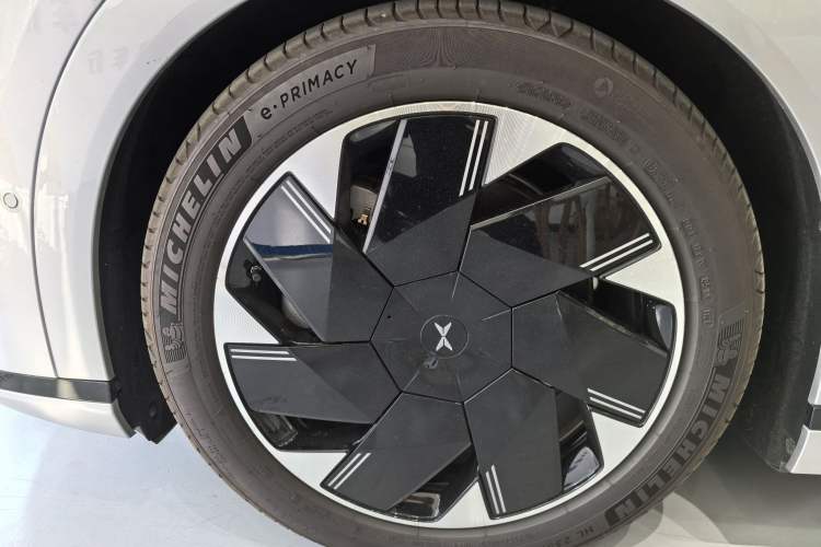 Used XPeng X9 2024 702 Ultra-Long Range Max Exterior 1