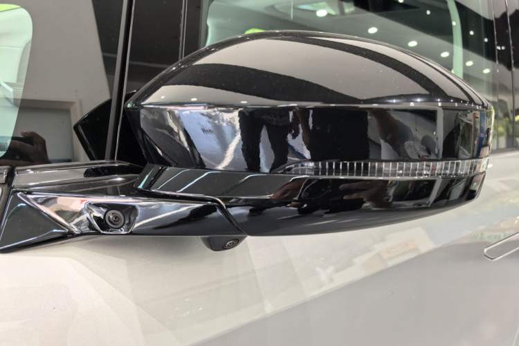 Used XPeng X9 2024 702 Ultra-Long Range Max Exterior 3