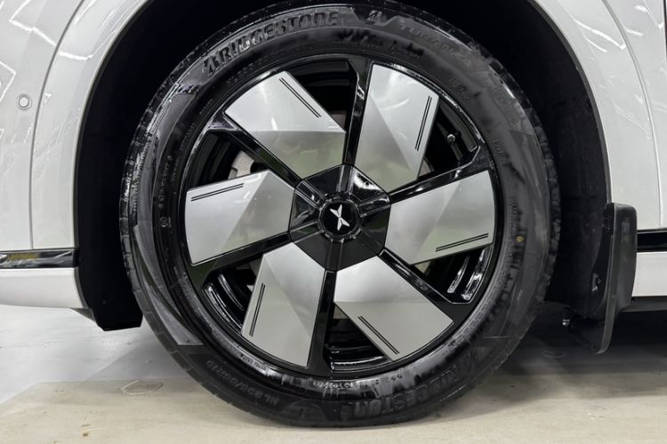 Used XPeng X9 2024 702 Ultra-Long Range Max Exterior 6