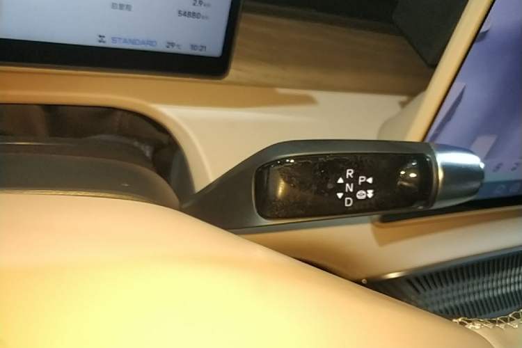 Used XPeng X9 2024 640 All-Wheel Drive High-Performance Max Gear Lever