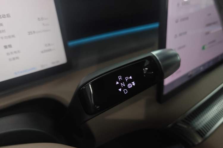 Used XPeng X9 2024 702 Ultra-Long Range Pro Gear Lever