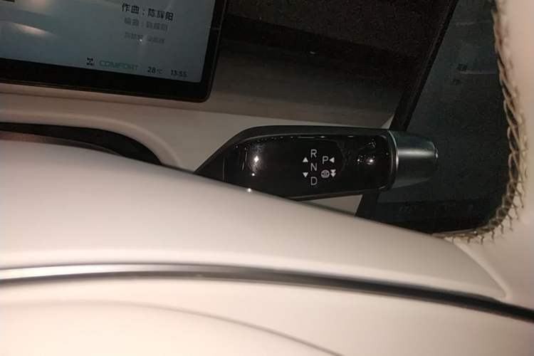 Used XPeng X9 2024 702 Ultra-Long Range Pro Gear Lever