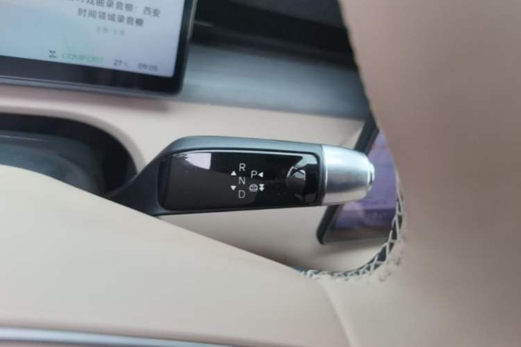 Used XPeng X9 2024 640 All-Wheel Drive High-Performance Max Gear Lever