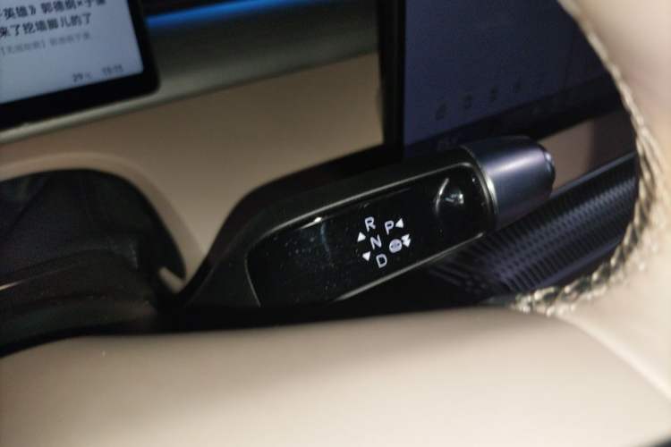 Used XPeng X9 2024 640 All-Wheel Drive High-Performance Max Gear Lever