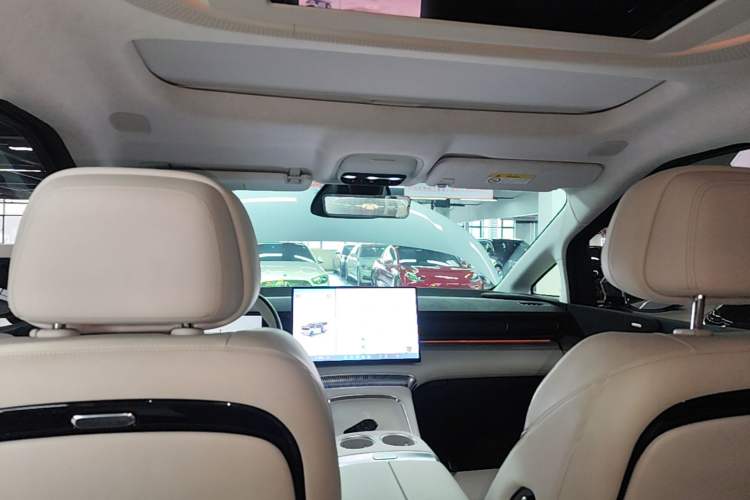 Used XPeng X9 2024 702 Ultra-Long Range Max Headliner