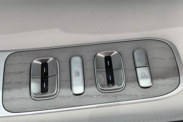 Used XPeng X9 2024 702 Ultra-Long Range Max Interior 1