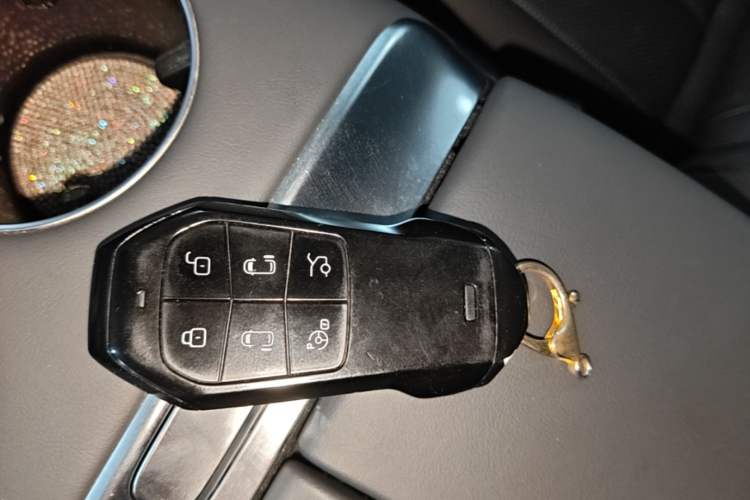 Used XPeng X9 2024 610 Long-Range Pro Interior 1