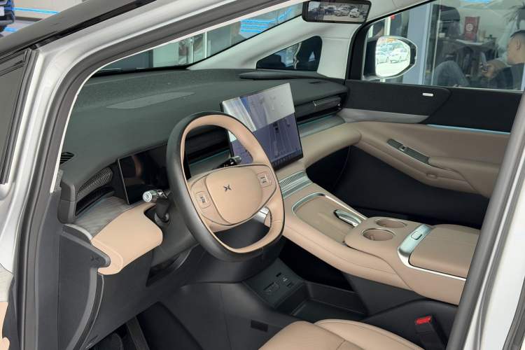 Used XPeng X9 2024 702 Ultra-Long Range Pro Interior 2